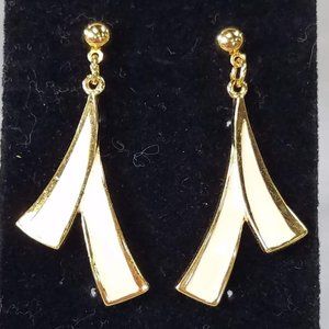 5/$5 Vintage Avon Gold and Cream Brush Stroke earrings